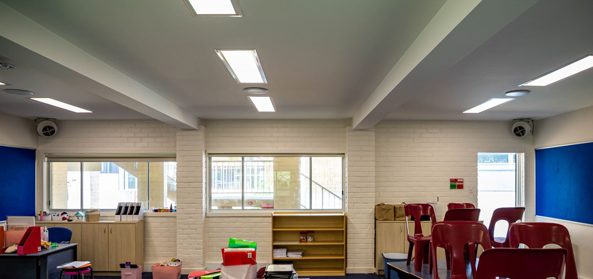 horizontal-air-movement-using-fans Horizontal air movement fans installed in a classroom ceiling demonstrating effective air circulation.