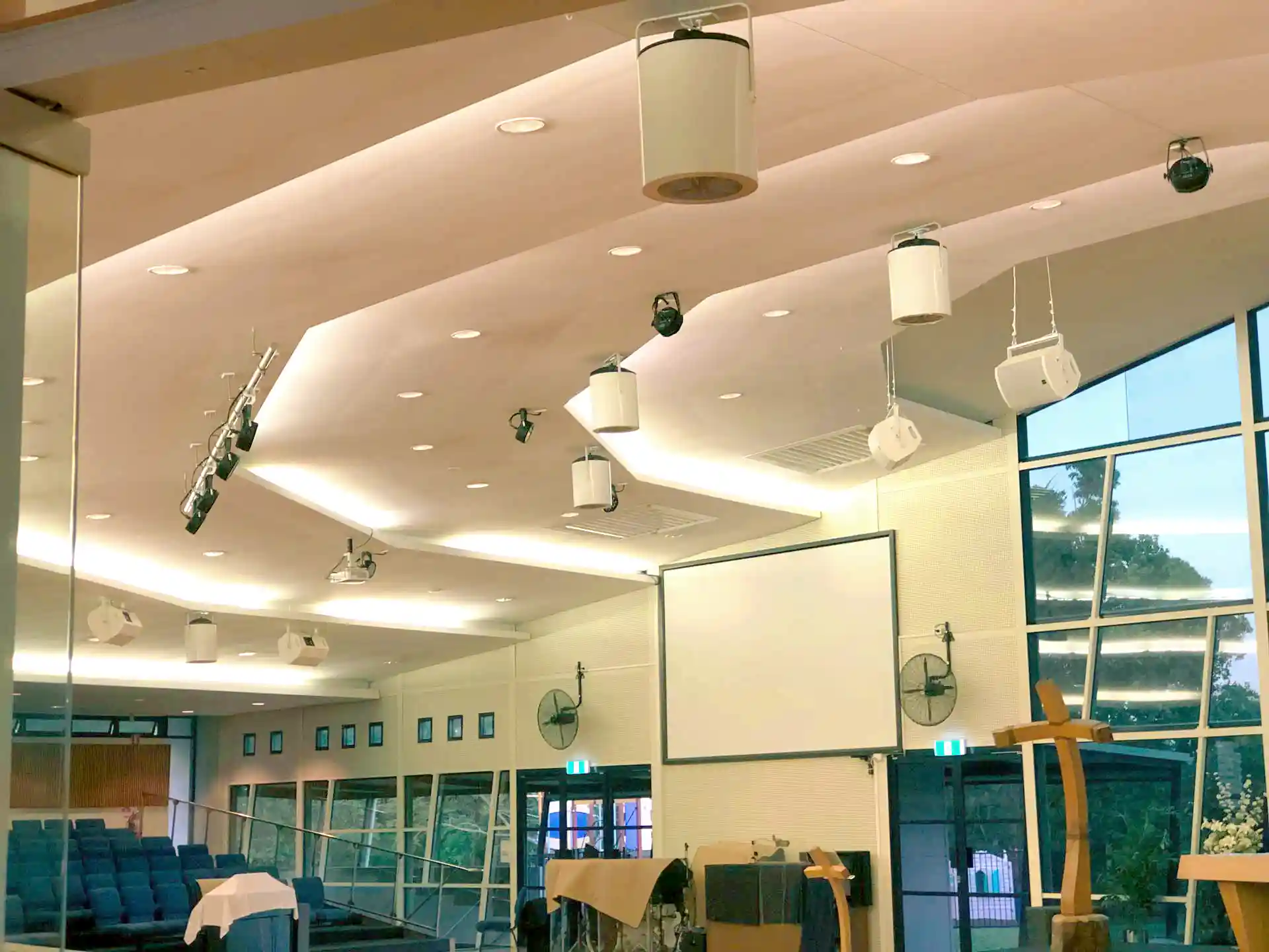 Airius Quiet Series Model 50 fans installed in Immanuel College lecture theatre, improving airflow and